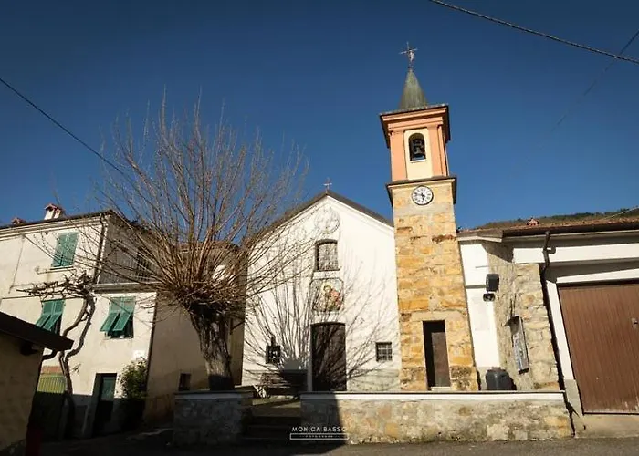 Casa Di Nonna Pina A Vigo Oda ve Kahvaltı Albera Ligure